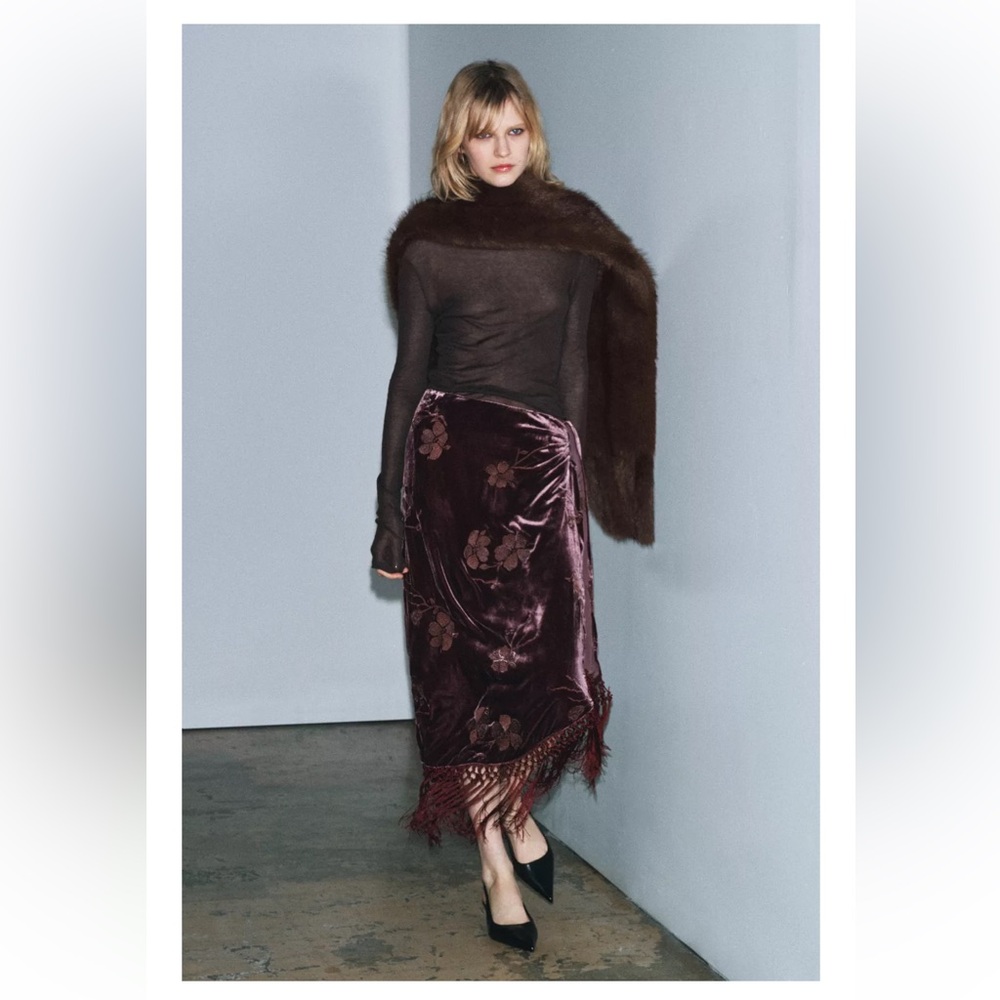 NWT VELVET EMBROIDERED FLORAL WRAP SKIRT SMALL